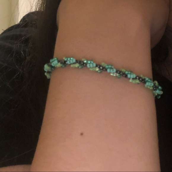 Multi-colored 11/0 7.5” spiral bracelet - 🤚 made - Picture 3 of 8